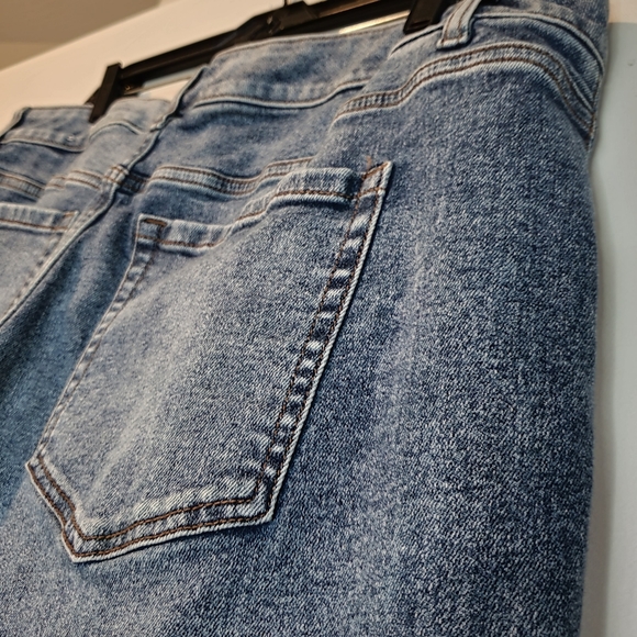 20 Lane Bryant Mid Rise Wide Leg Crop Jean, Signature Fit, Magic Waistband - Picture 7 of 11